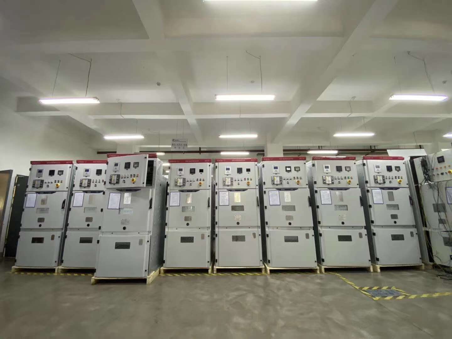 礦場、破碎機設備—高壓固態(tài)軟起動一體機(圖2)